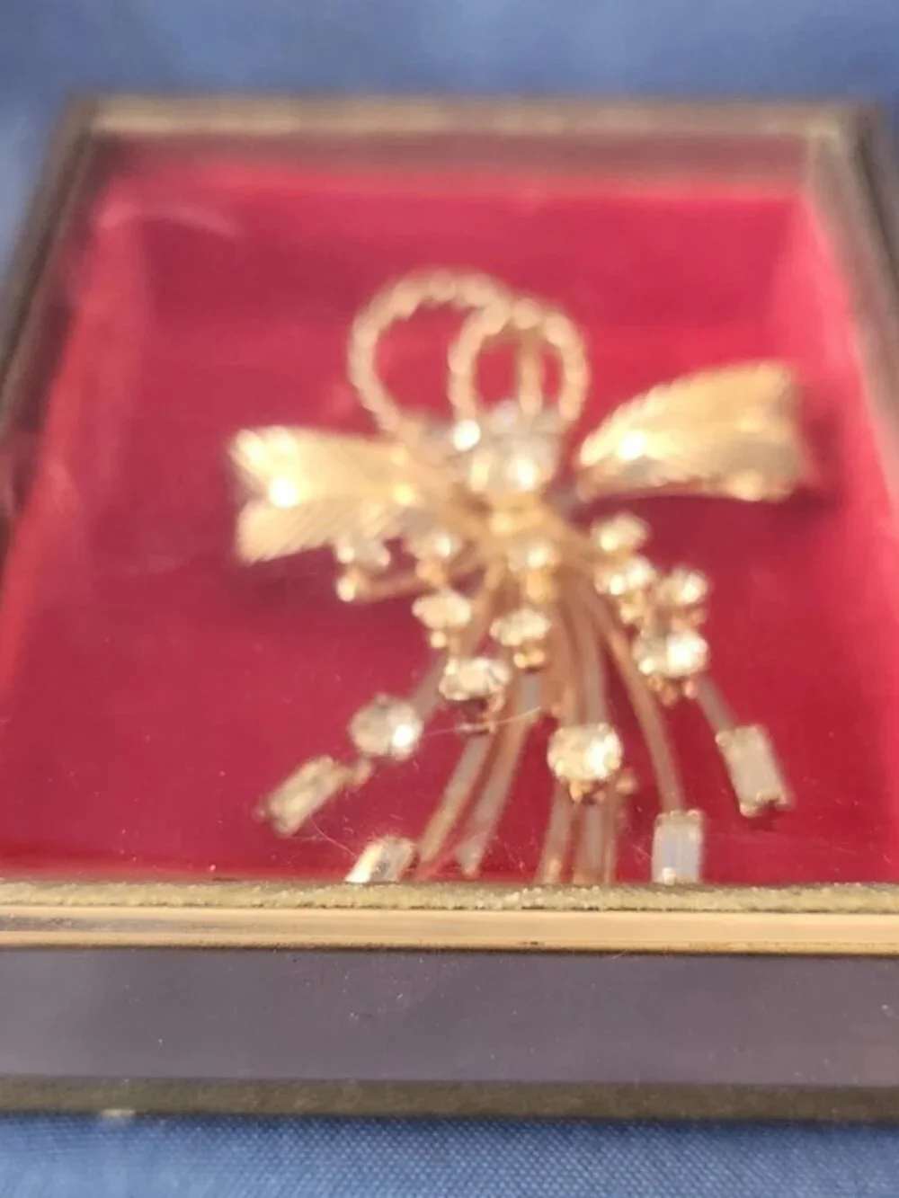 Vtg 1960's Sarah Coventry Signed Bow Brooch Pin Vogue Rhinestone Gold Tone MCM - Picture 5 of 14